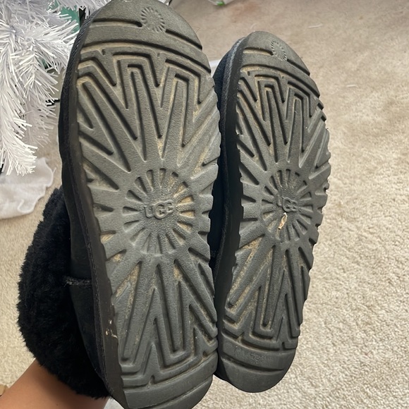 Black uggs - Picture 3 of 4